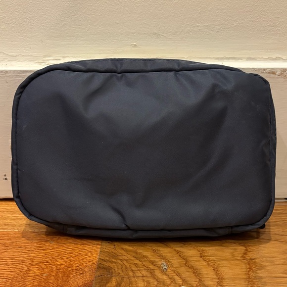 Incase Accessory Organizer - Picture 2 of 3